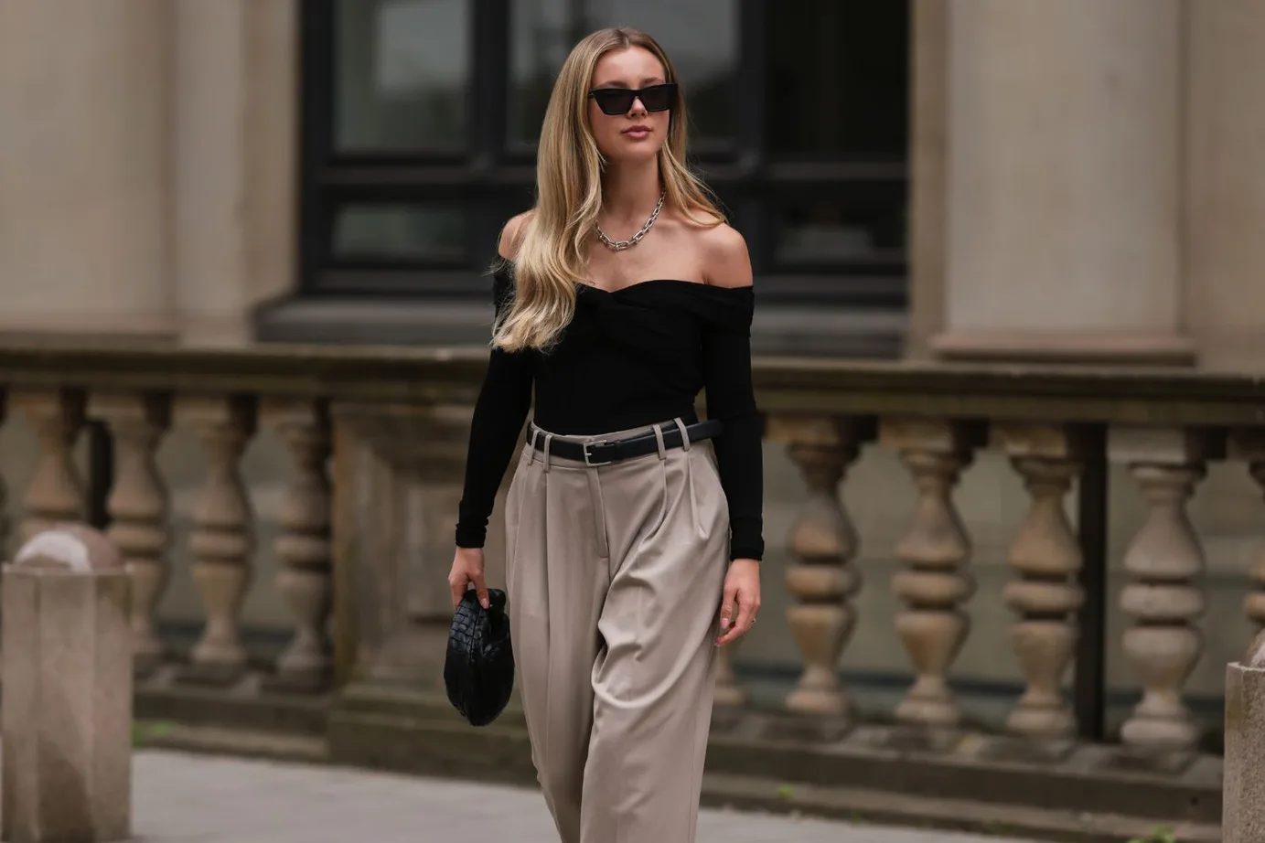 Cold Shoulder Tops Adding Subtle Allure to Simple Outfits
